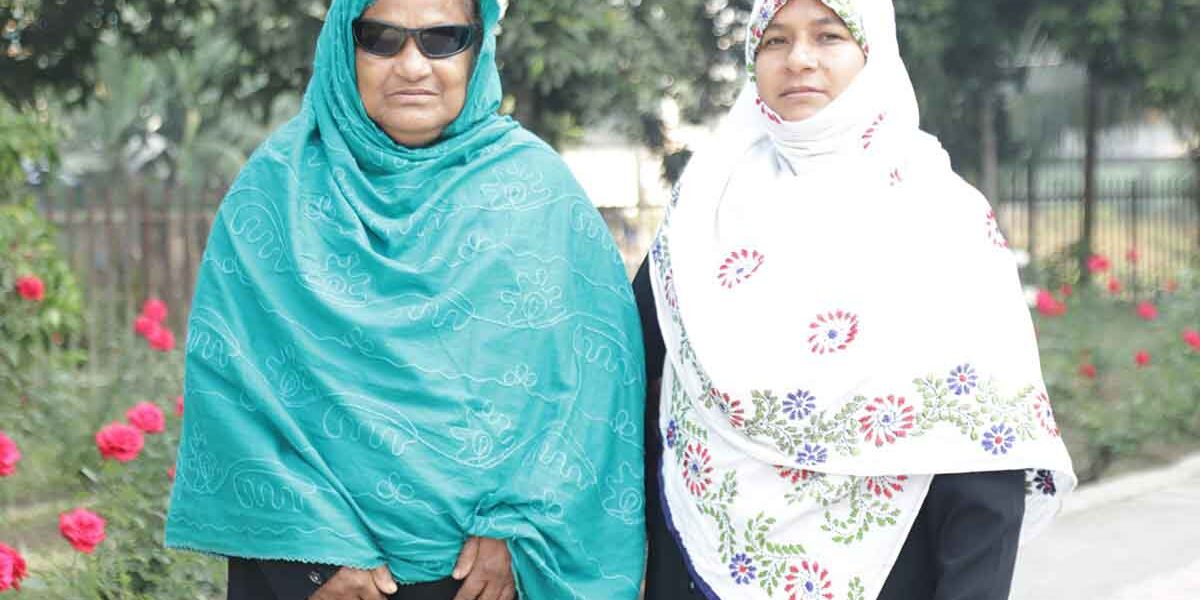 Hamida Begfum with daughter Hamida Begfum with daughter
